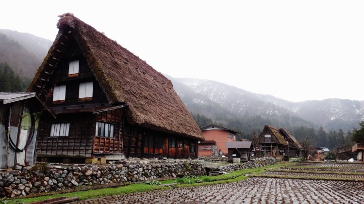 Shirakawa gassho zukari steep thatched roof